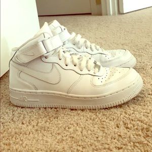 Boy’s Air Force I high top worn twice